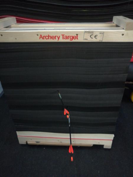 Kunststoff- Lamellenscheibe im Holzrahmen von ArcheryTarget für Compound bis 60 Lbs